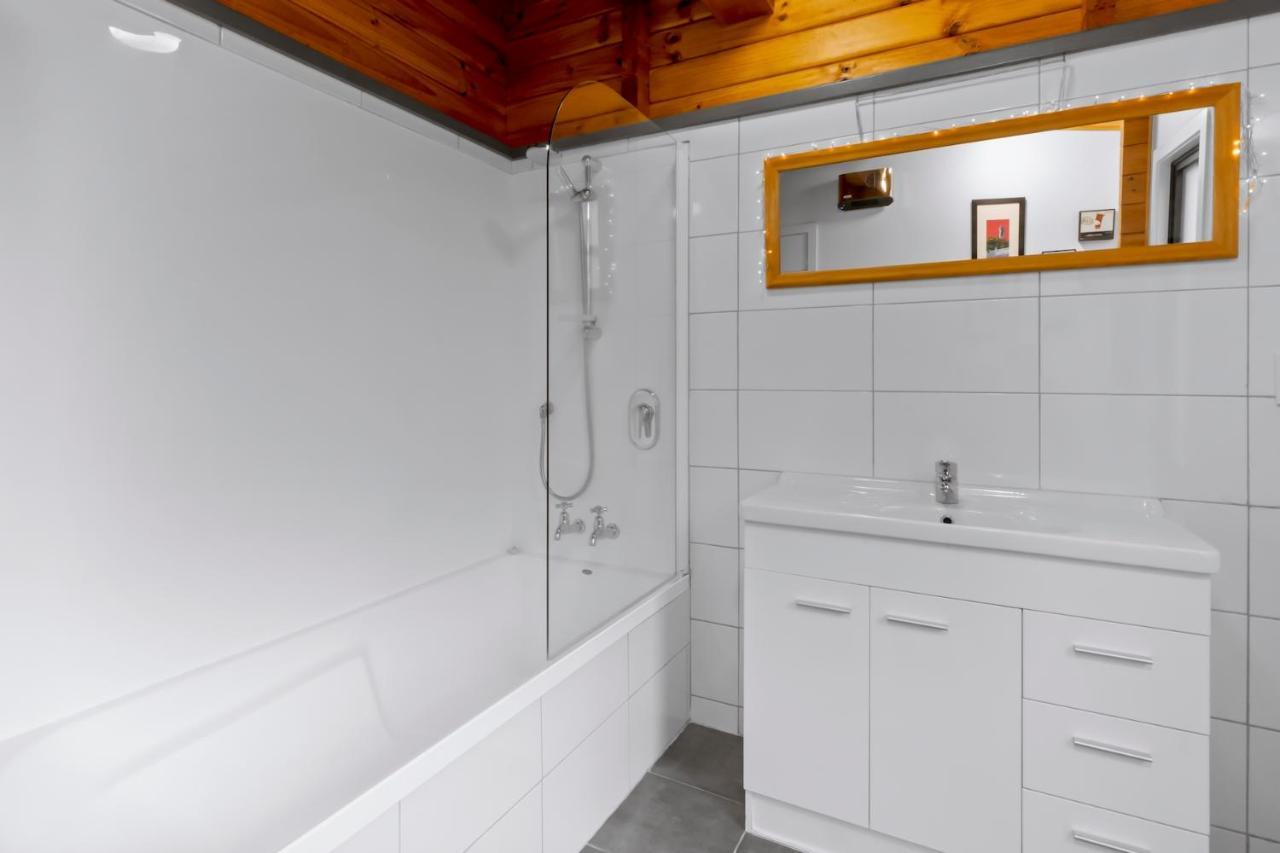 Kereru Cottage, Cosy Log Cabin, Serene Lake & Mountain Views Queenstown Eksteriør bilde