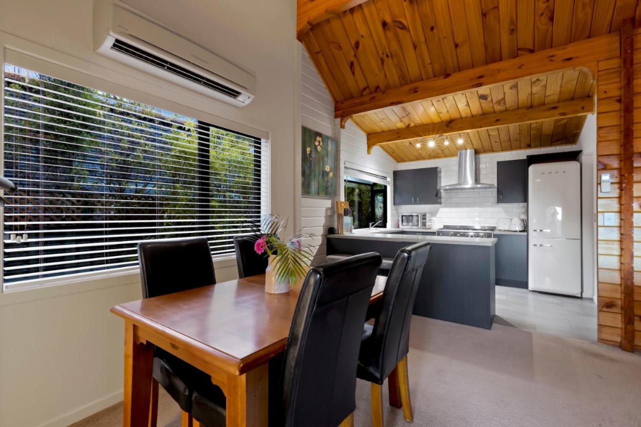 Kereru Cottage, Cosy Log Cabin, Serene Lake & Mountain Views Queenstown Eksteriør bilde